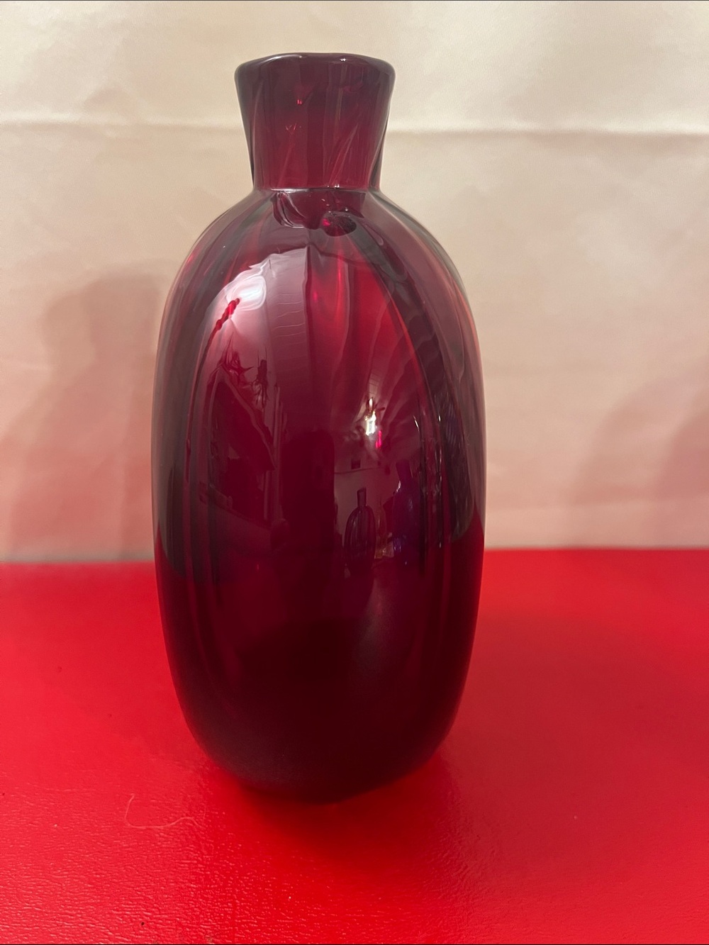 Vintage MMA Metropolitan Museum of Art Hand Blown Ruby Red Bud Vase 5”5/8 H